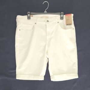 NWT Levi's White Classic Bermuda Jean Shorts Size 33 (US 14)